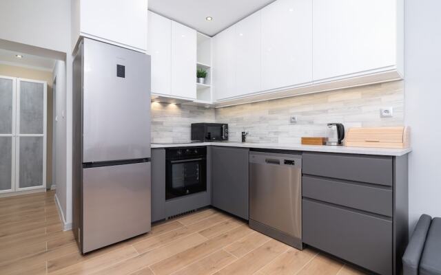 Apartment Gromadzka With A/C by Renters