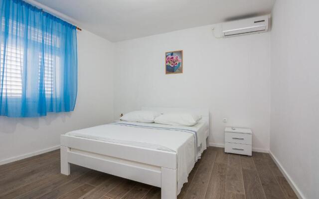 Drago Apartment
