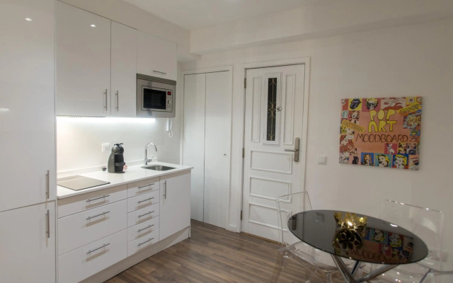 Almada Studios & Suites