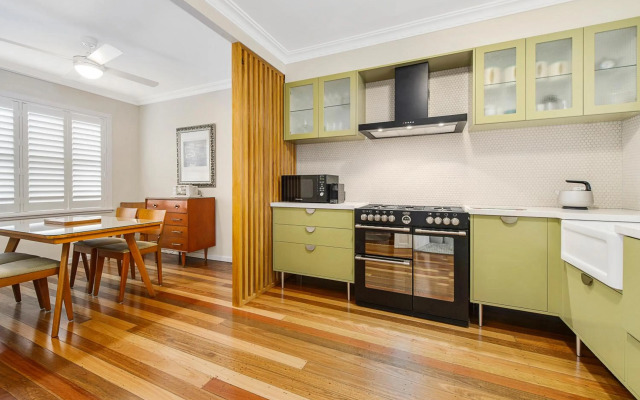 ONDINE, 4 Belmore Street