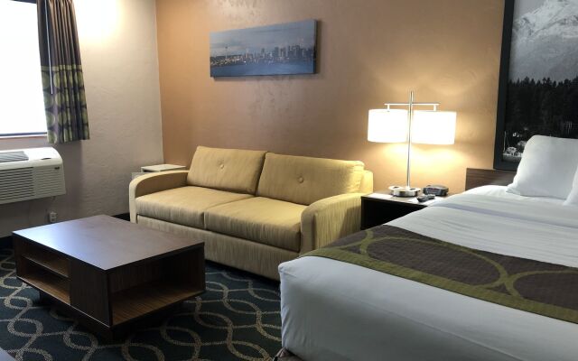 Super 8 by Wyndham Port Angeles at Olympic National Park Hotel