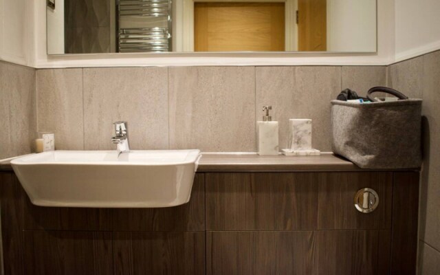 Modern Edinburgh Flat Close to City Centre