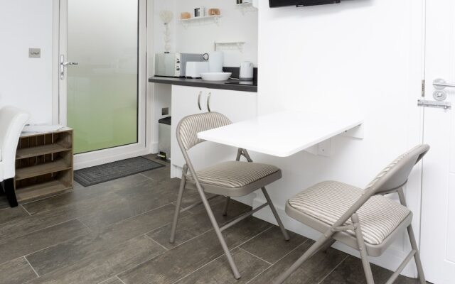 Beautiful 2 Bed Studio