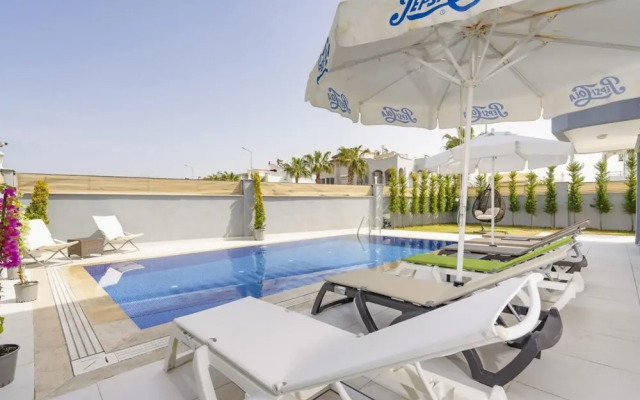 Villa With Jacuzzi Private Pool Garden in Serik