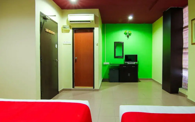 OYO 43962 Ezzy In Hotel