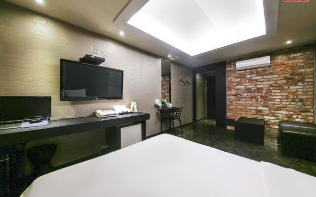 Hotel Story