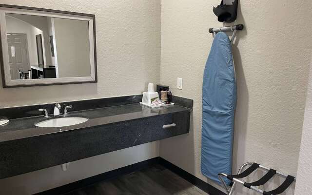 Days Inn by Wyndham Dickinson TX