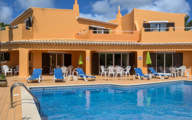 Canavial I & II Apartments