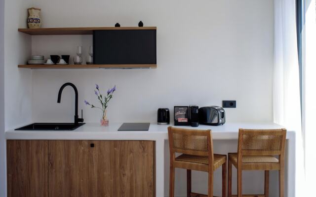 Ryolithos Suites