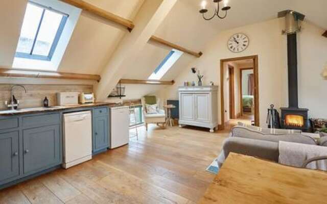 Host Stay Llewenau Draw Barn