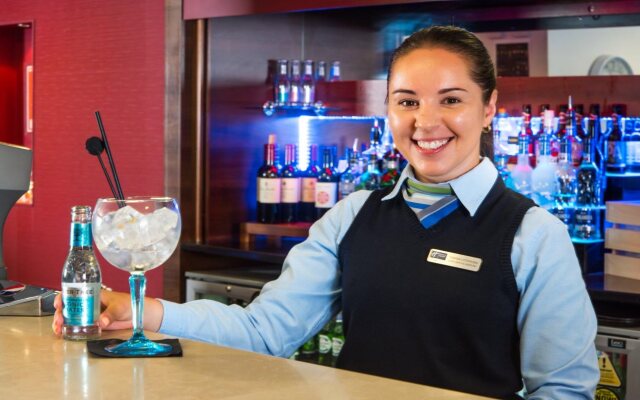 Holiday Inn Express Milton Keynes by IHG