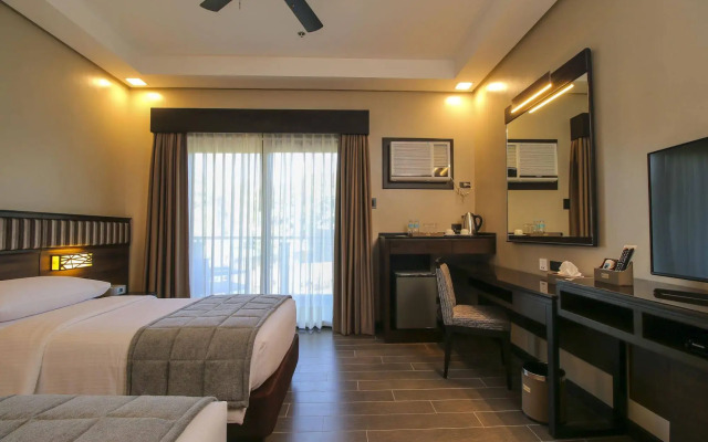 Two Seasons Coron Bayside Hotel