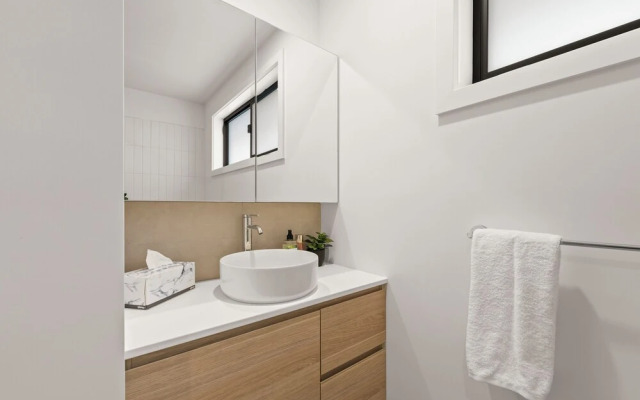 Gorgeous 4 Bedroom House - Blackmans Bay