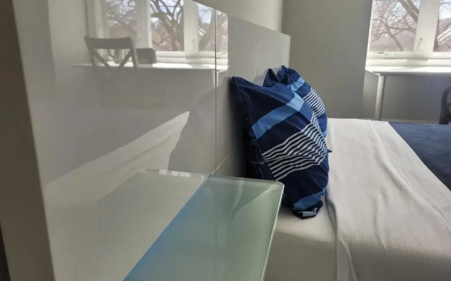 Toronto Modern House guest room