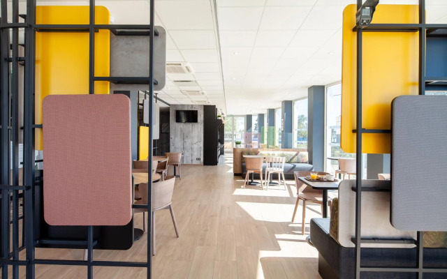 B&B HOTEL MASSY Gare TGV