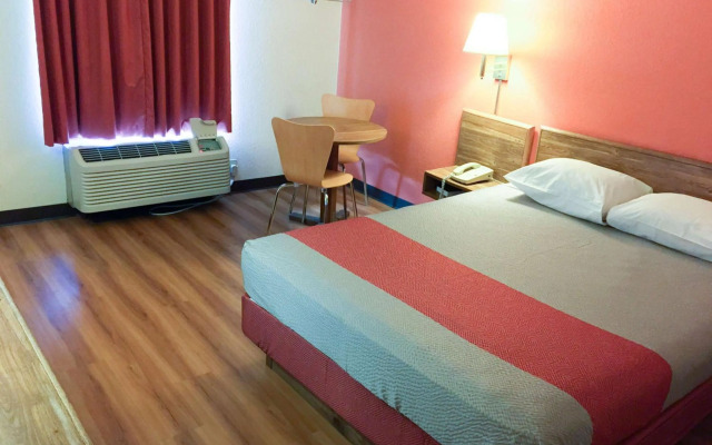 Motel 6 Arkadelphia, AR