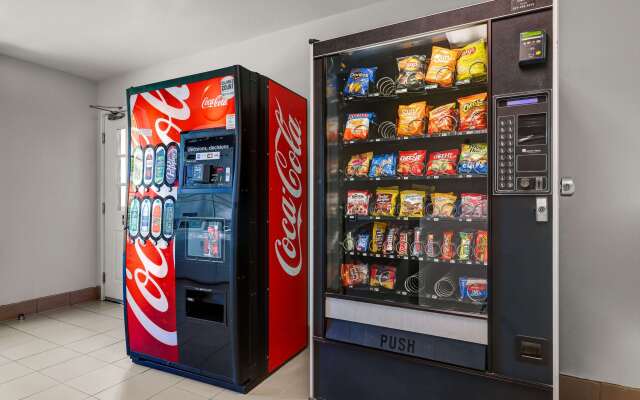 Studio 6 Mountlake Terrace, WA - Seattle