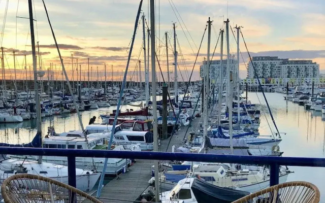 Brighton Water Cabin With Free Parking