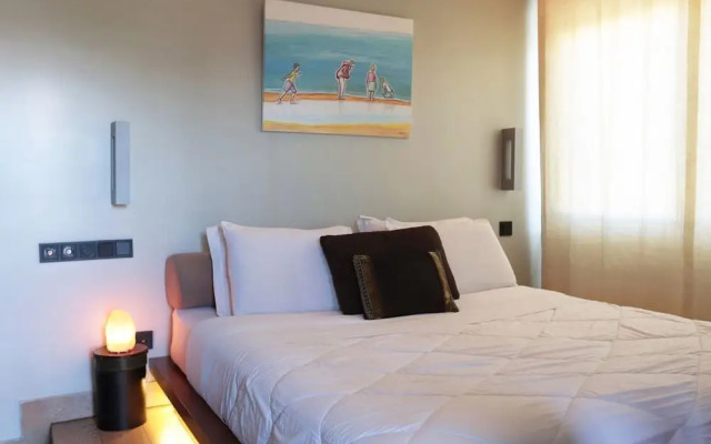 Artsy central apt with great view