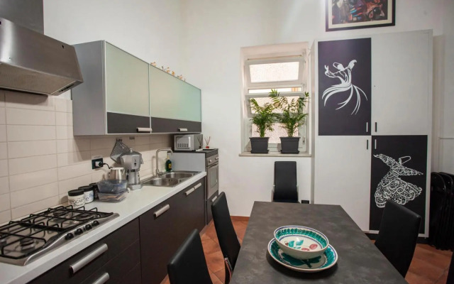 Travellers Photo Home