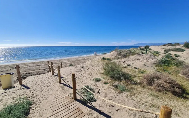 Luxury 2-bed Apartment in Elviria W/pool