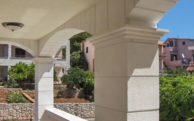 Antique Apartment With Balcony