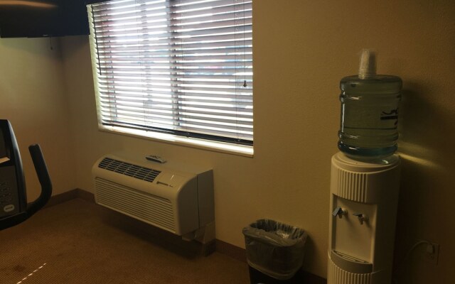 AmericInn by Wyndham Monmouth