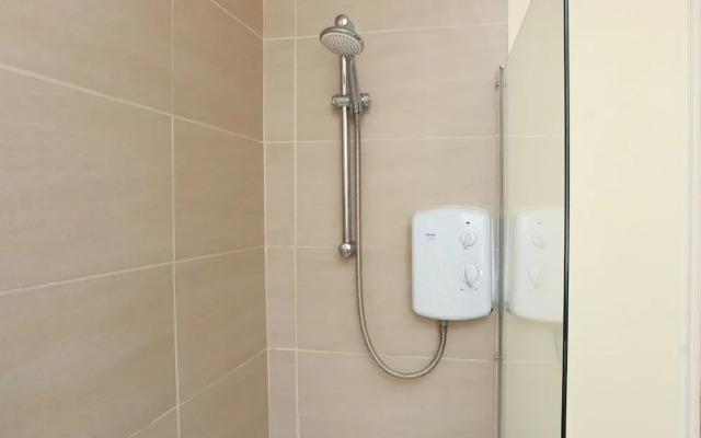 Cosy and Spacious 2 Bedroom House in Leicester