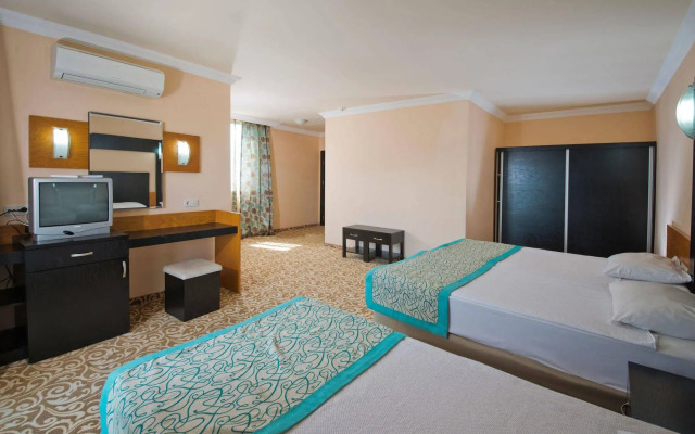 Mc Mahberi Beach Hotel