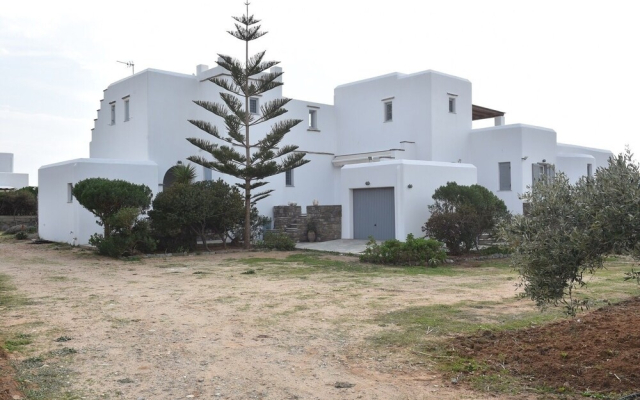 Cycladic Villa in Kampos