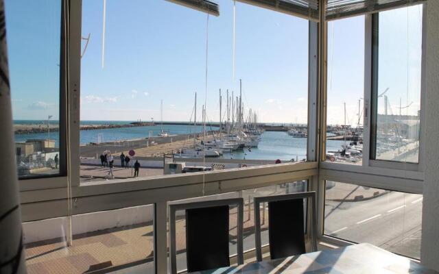 Studio confortable avec vue mer et port