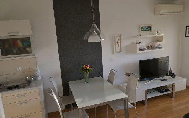 Lola Suite, One Bedroom Place With Free Parking