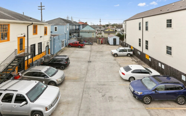 Freret Apartments near Street Car & Tulane