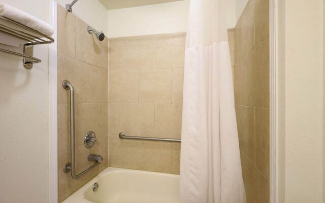 Copley Inn & Suites By OYO Akron OH