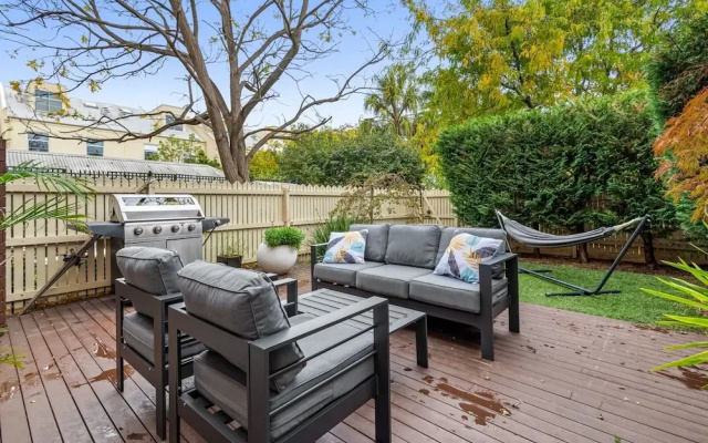 Perfect 2-bed Inner-city Home With Pool & BBQ Area
