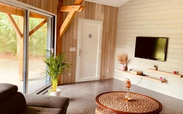 L estanguet maison octogonale en forêt