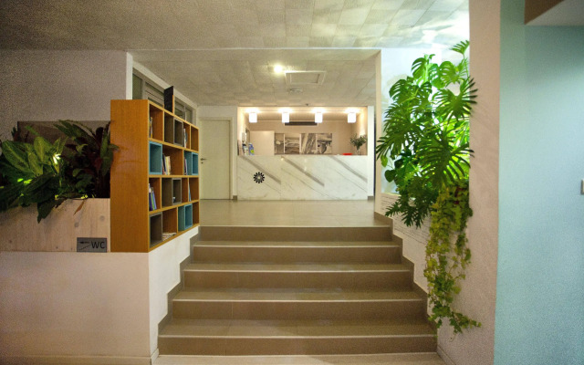 Costantiana Beach Hotel Apartments