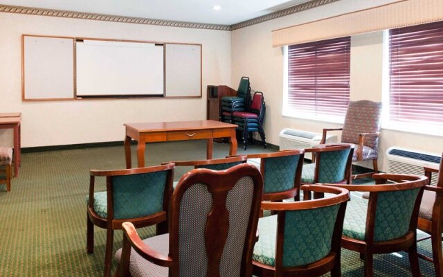 Quality Inn and Suites Airport