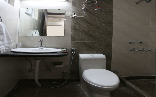 OYO 8205 Hotel Petals Inn