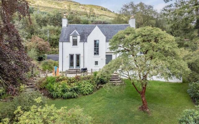 Captivating 4-bed House in Killin