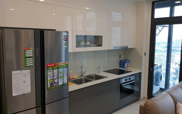 Stay In Vietnam Vinhomes Golden River