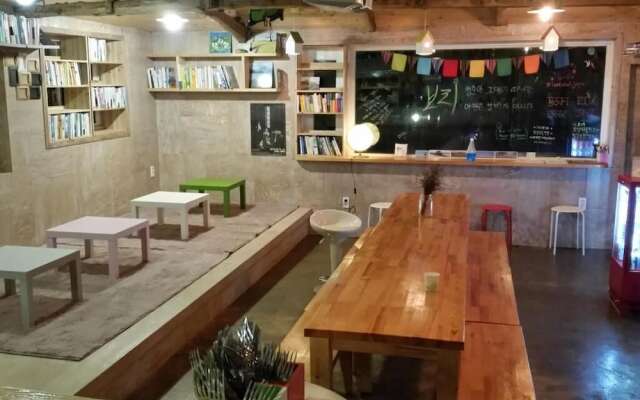 Bori Guesthouse - Hostel