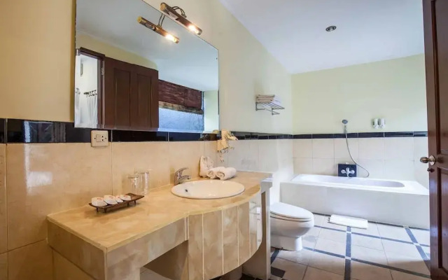 9-BR Private Pool Villa Walk to Seminyak Beach