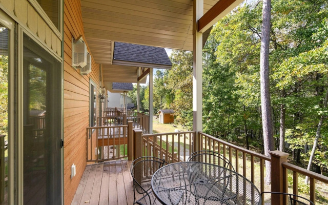 Gull Lake All-season Getaway w/ Private Deck