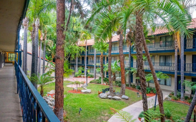 Vanllee Hotel and Suites