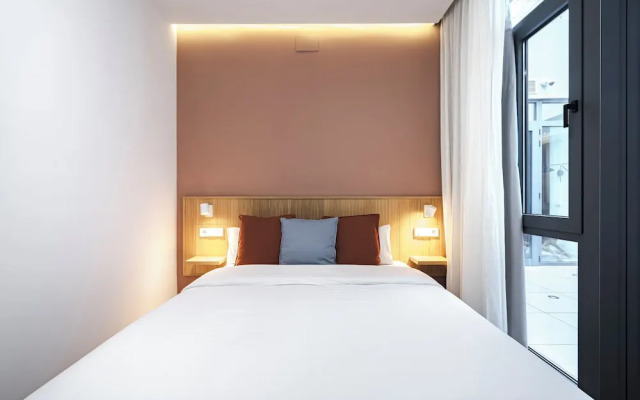 Vallecas Suites by Olala Homes