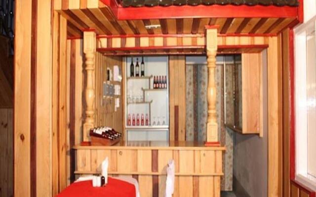 Honey Pine Hotel