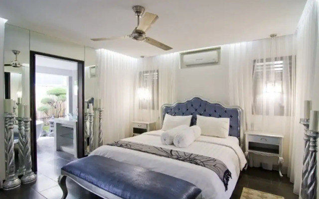 Private Villa in Seminyak 1142