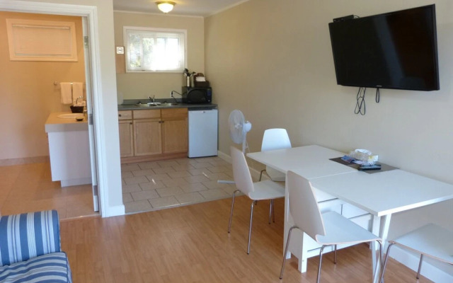 Oasis by the Bay Vacation Suites