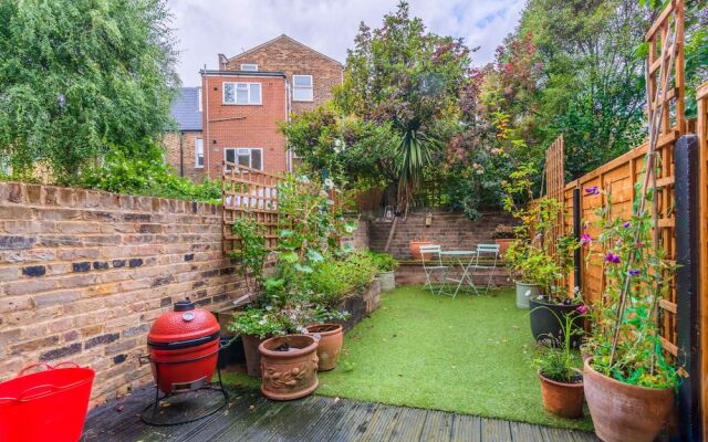 Modern 1BR Home in Trendy Dalston W/terrace